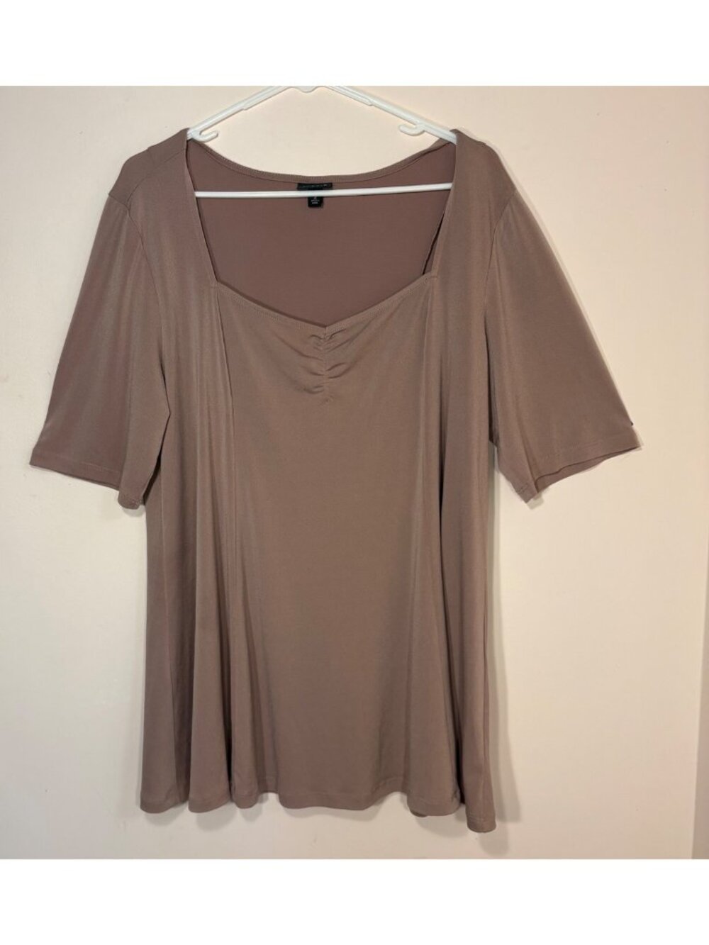 Torrid Studio Taupe Knit Sweetheart S/S Tunic Top Ruched Front Size 2 2X Stretch